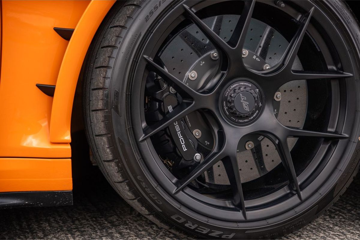 2025 Porsche 911 (992) S/T