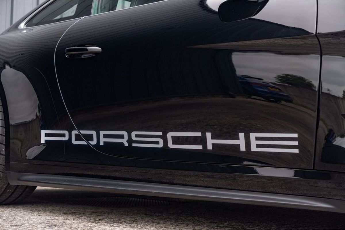 2025 Porsche 911 (992) S/T