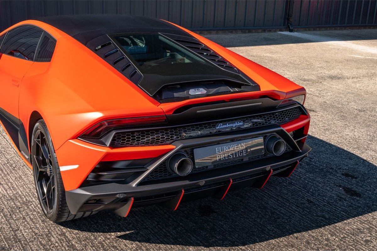 2021 Lamborghini Huracan Fluo Capsule