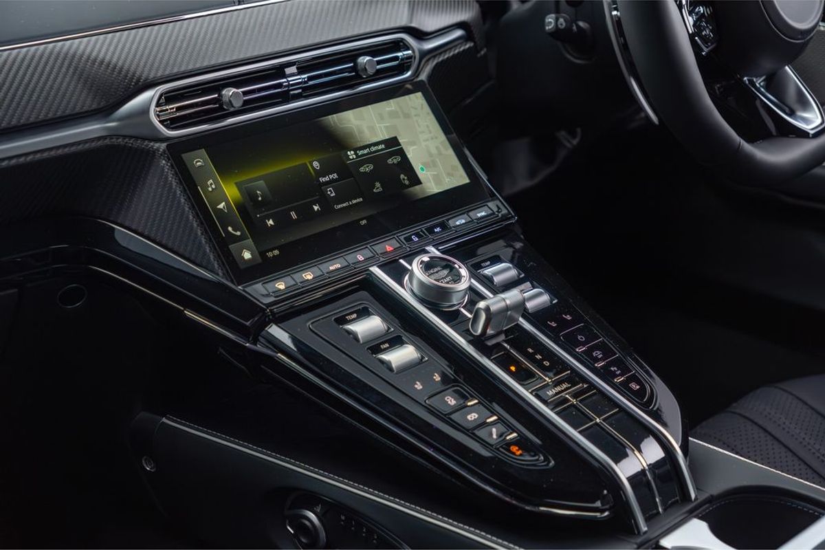 2025 Aston Martin V8 Vantage