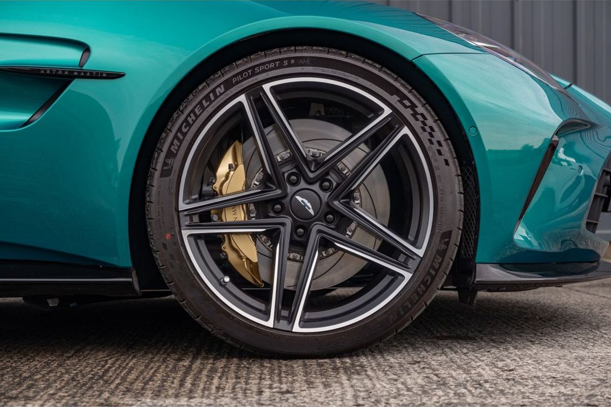 2025 Aston Martin V8 Vantage