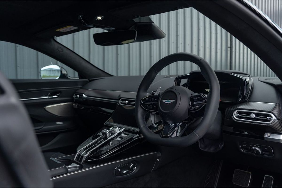 2025 Aston Martin V8 Vantage