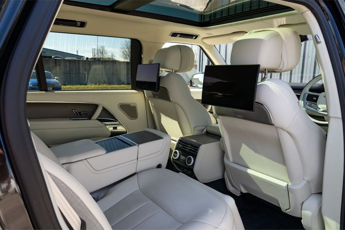 2023 Land Rover Range Rover P530 SV LWB