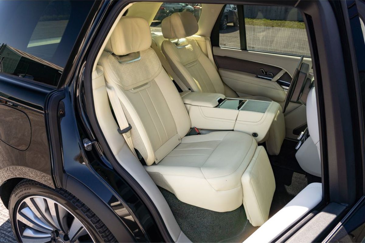 2023 Land Rover Range Rover P530 SV LWB