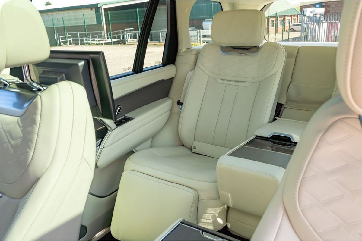 2023 Land Rover Range Rover P530 SV LWB