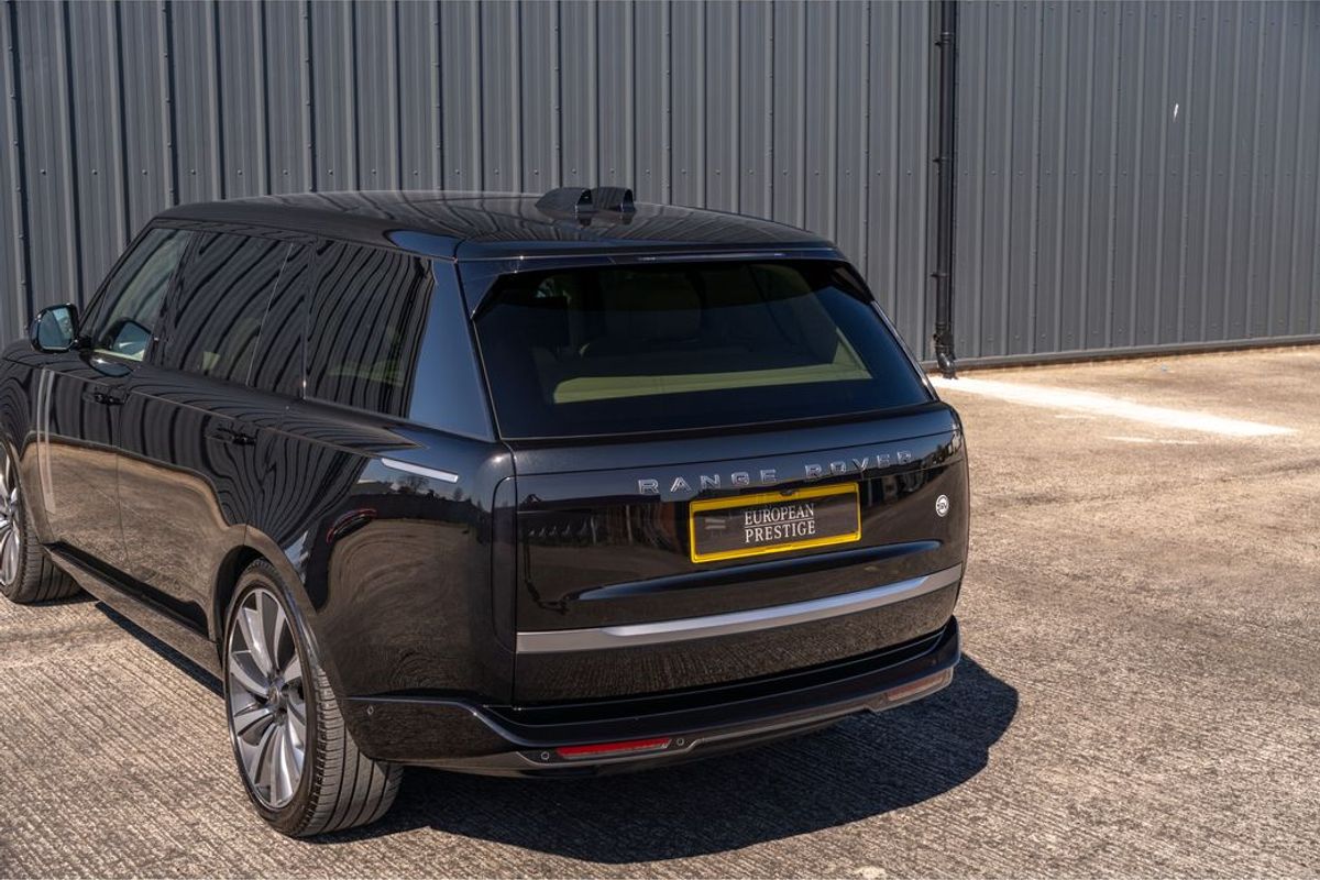 2023 Land Rover Range Rover P530 SV LWB
