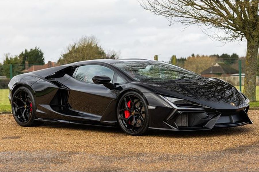 Lamborghini Revuelto