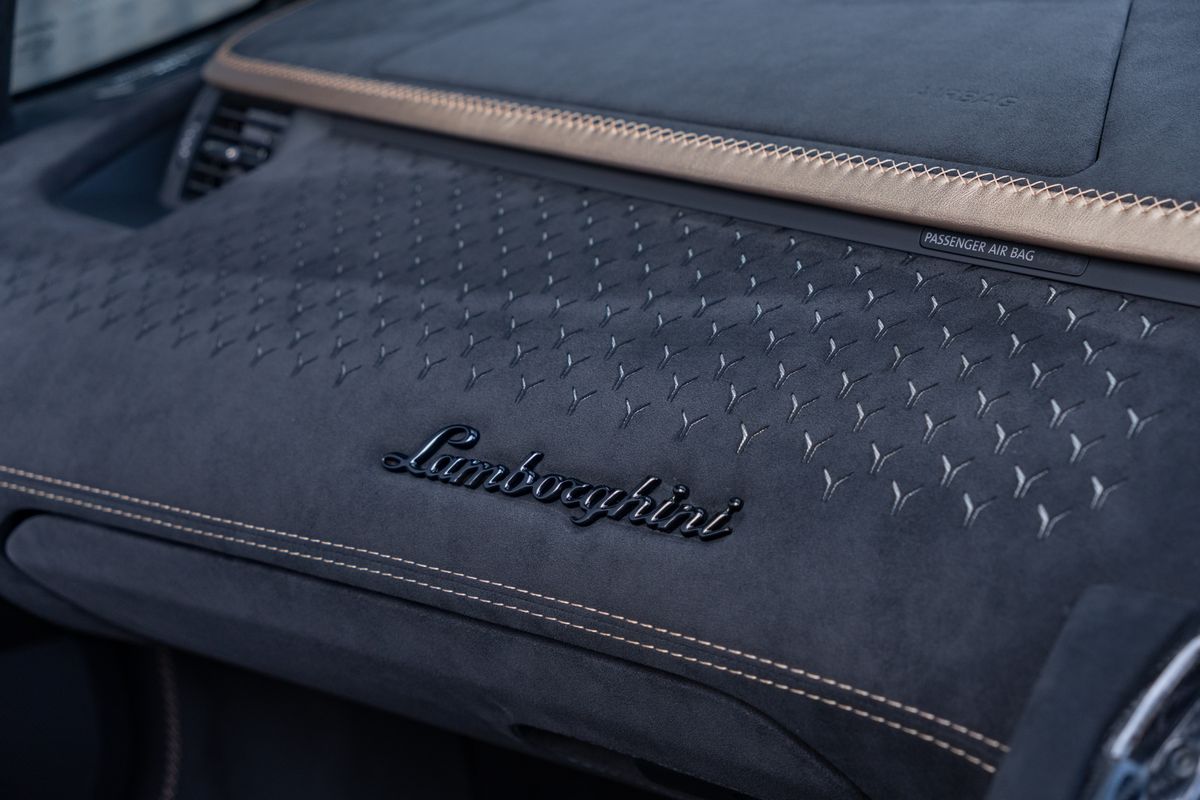 2022 Lamborghini Aventador Ultimae Roadster