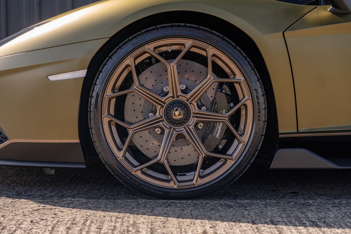 2022 Lamborghini Aventador Ultimae Roadster