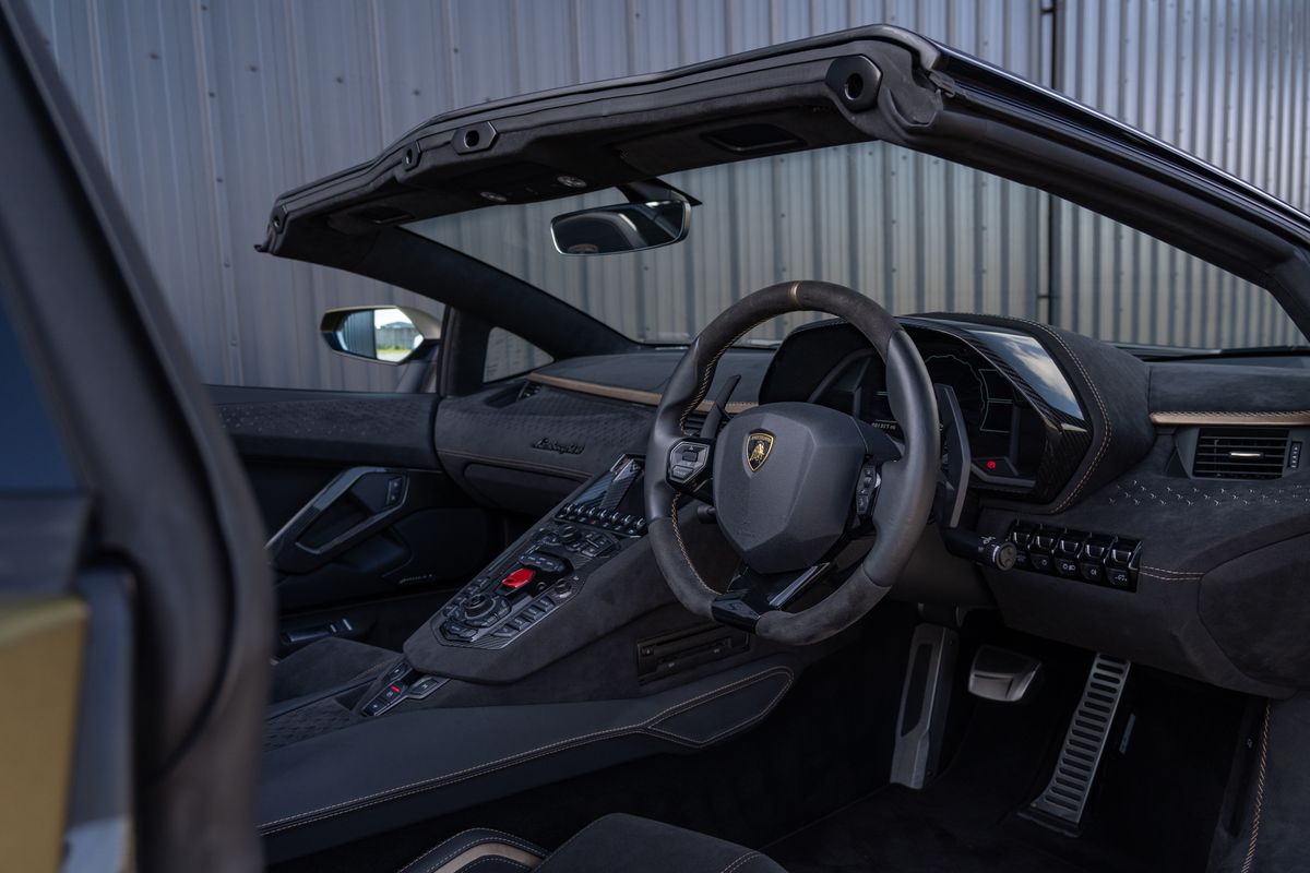 2022 Lamborghini Aventador Ultimae Roadster