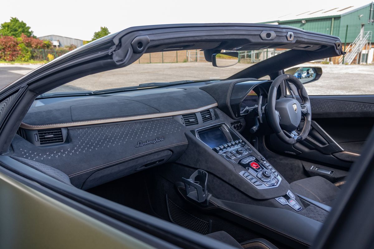 2022 Lamborghini Aventador Ultimae Roadster