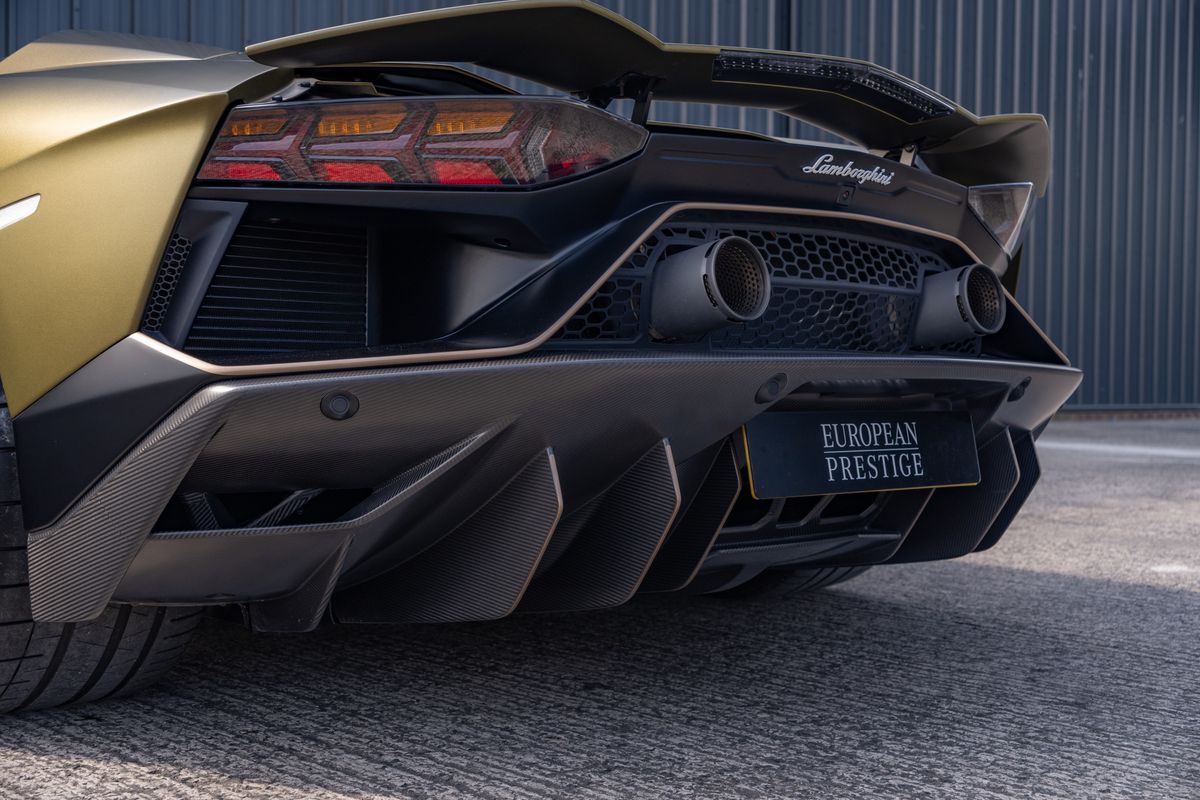 2022 Lamborghini Aventador Ultimae Roadster