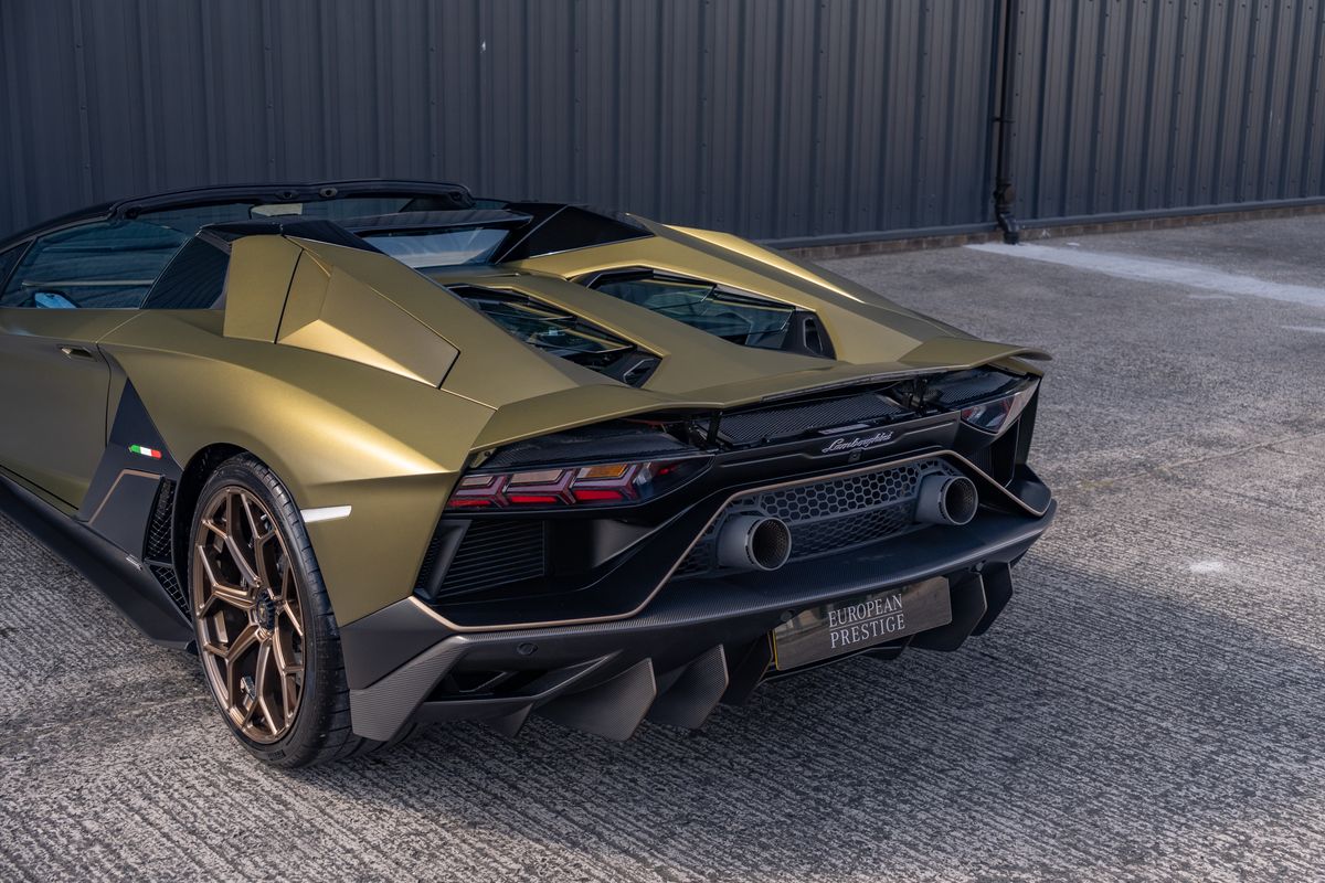 2022 Lamborghini Aventador Ultimae Roadster