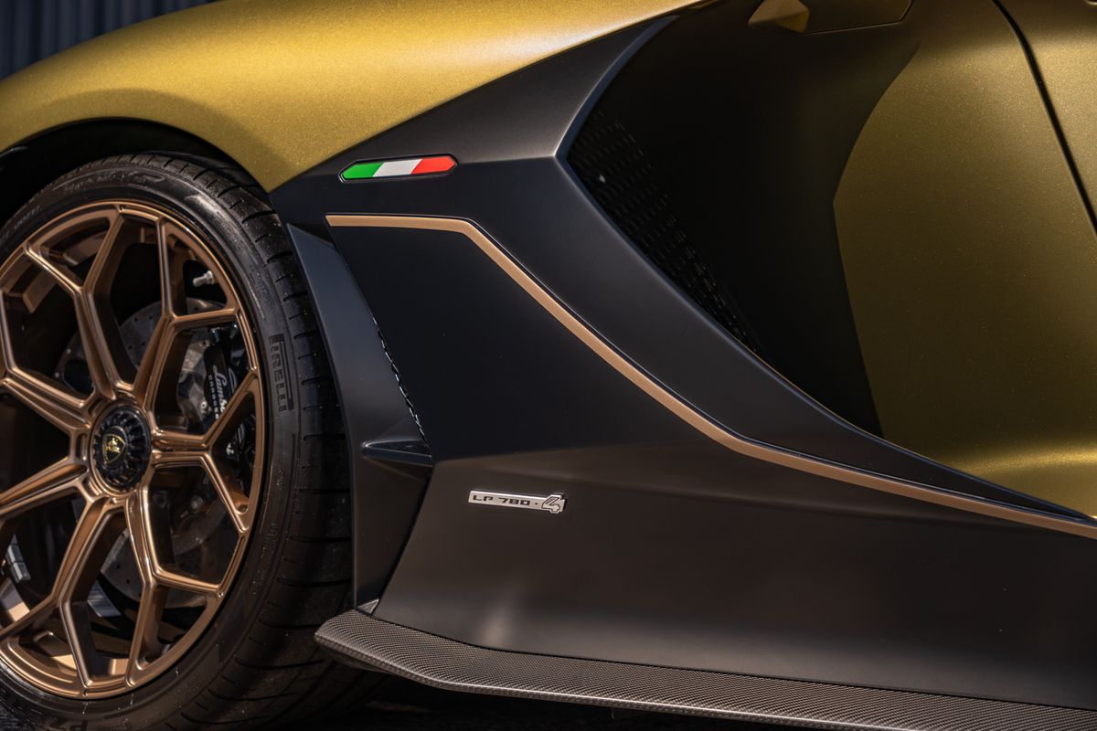 2022 Lamborghini Aventador Ultimae Roadster