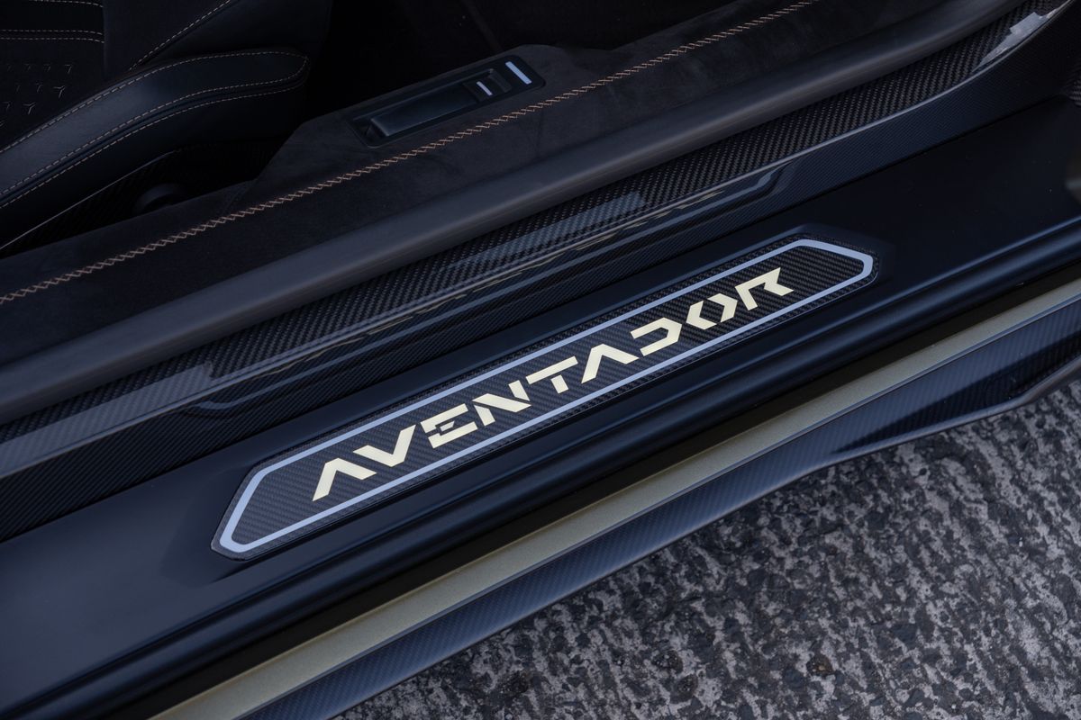 2022 Lamborghini Aventador Ultimae Roadster