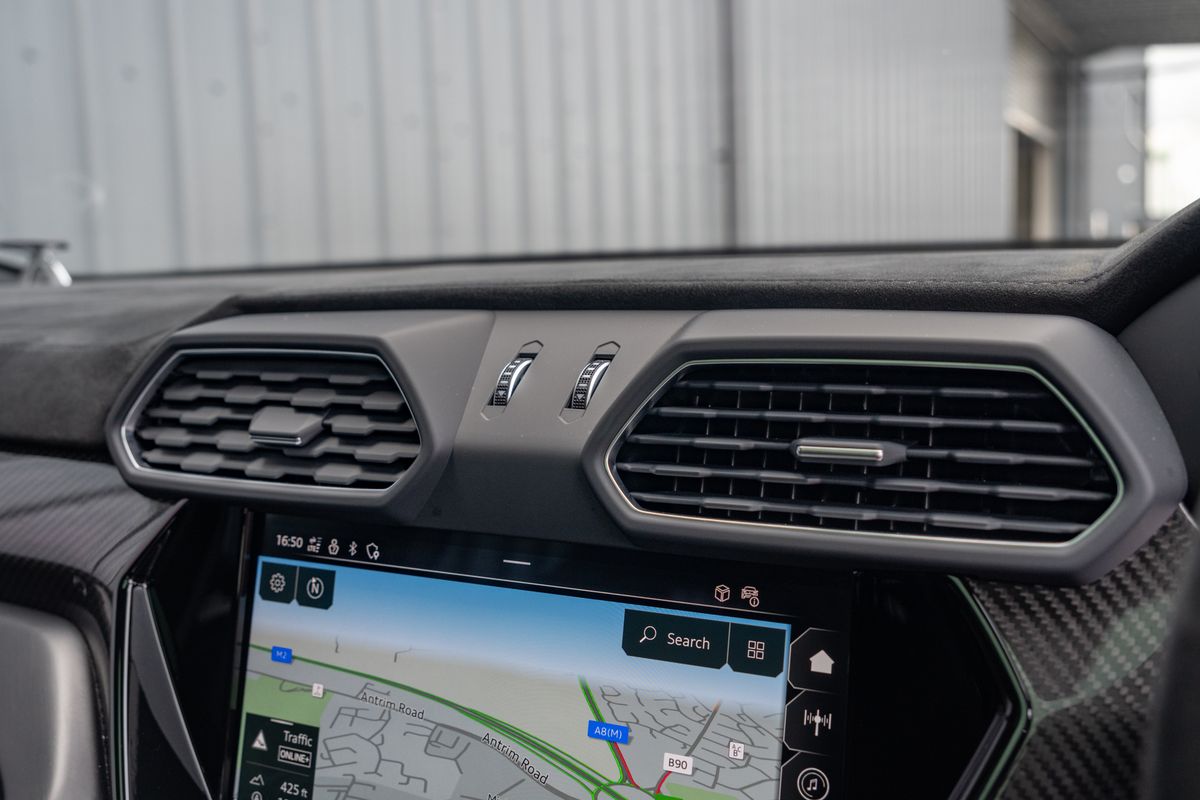 2024 Lamborghini Urus Performante
