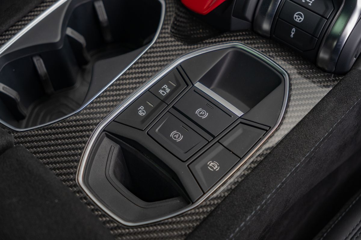 2024 Lamborghini Urus Performante