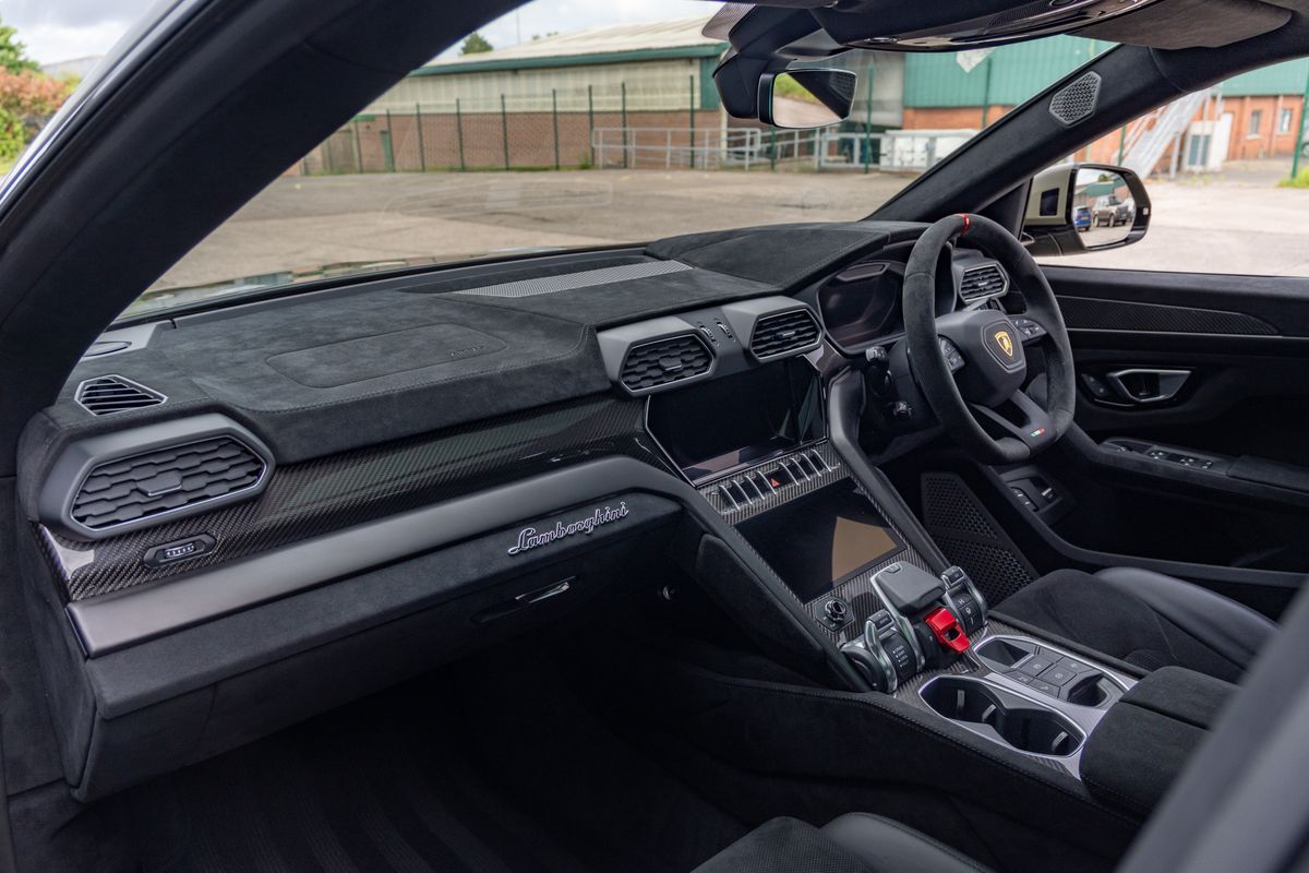 2024 Lamborghini Urus Performante