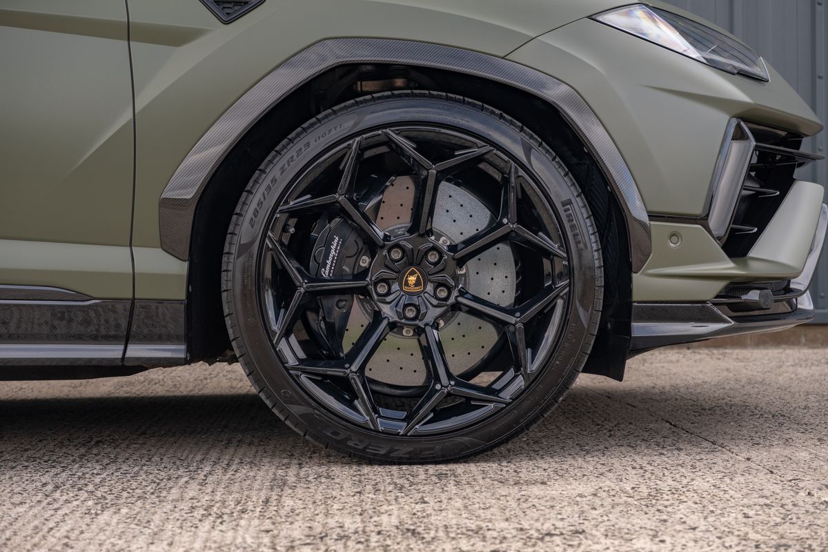 2024 Lamborghini Urus Performante