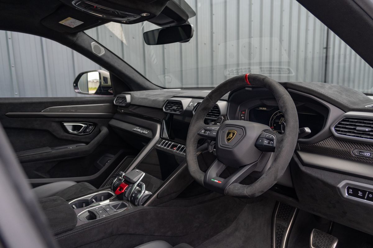 2024 Lamborghini Urus Performante