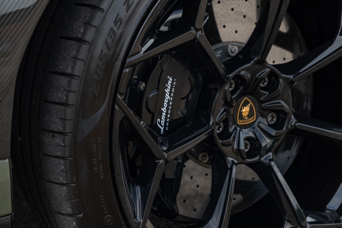 2024 Lamborghini Urus Performante