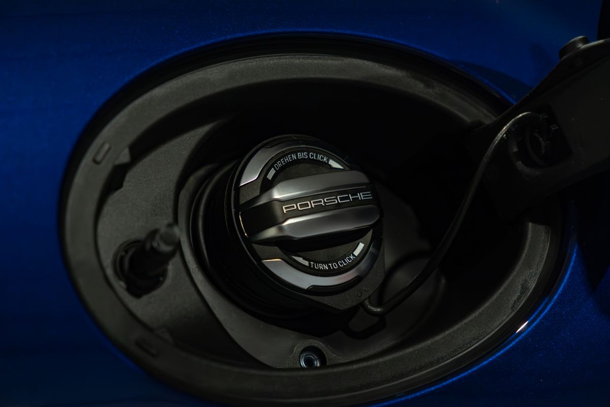 2024 Porsche 911 (992.1) Carrera 4 GTS