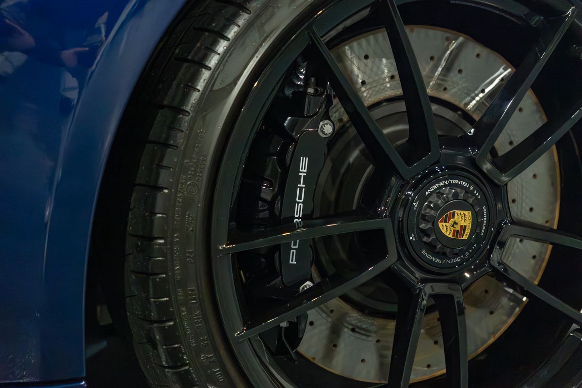 2024 Porsche 911 (992.1) Carrera 4 GTS