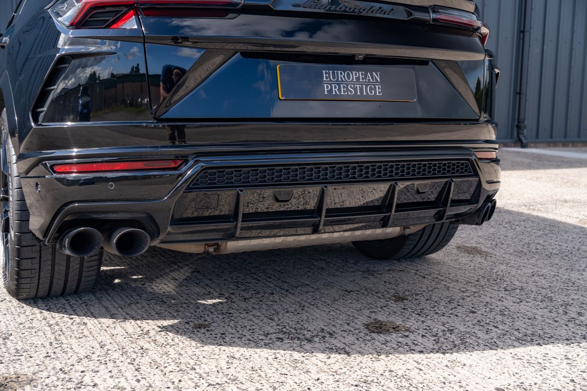2022 Lamborghini Urus V8 Auto