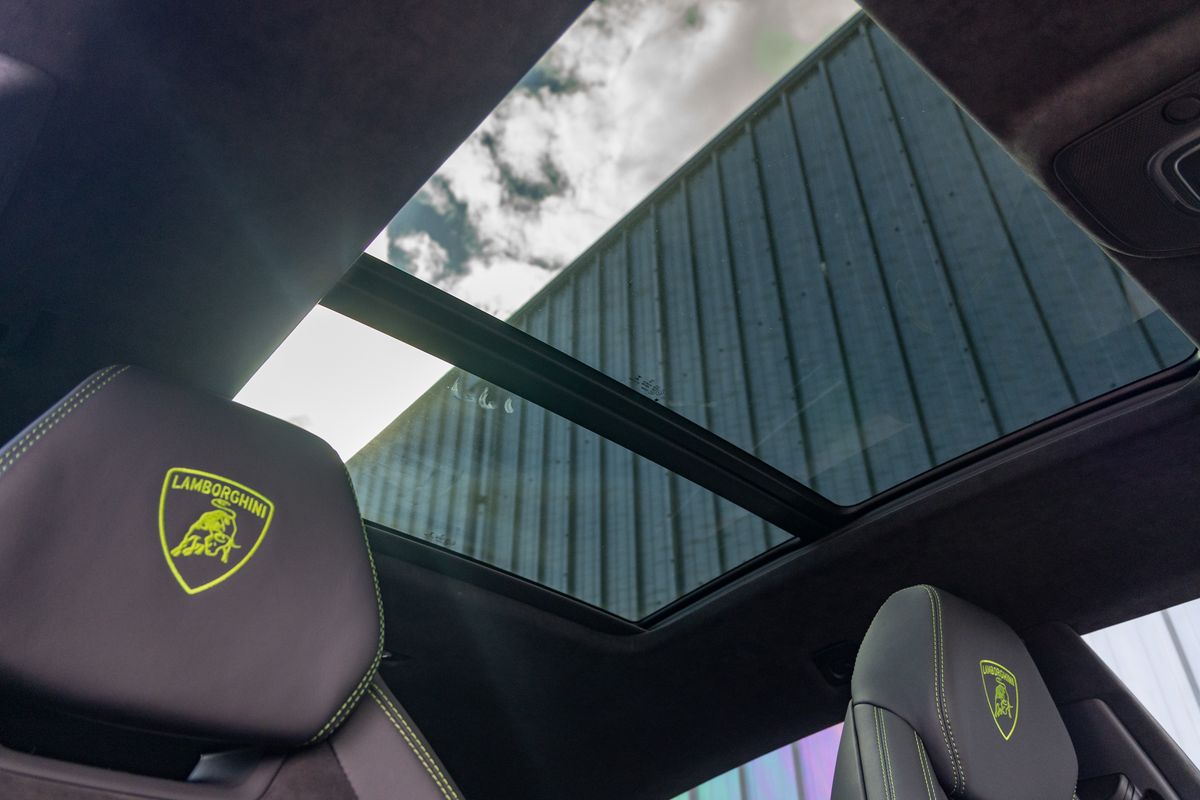 2022 Lamborghini Urus V8 Auto