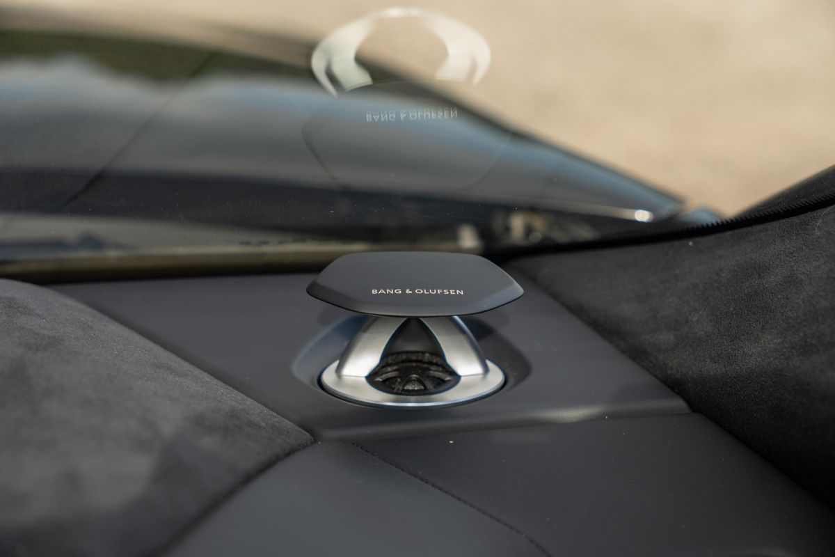 2022 Lamborghini Urus V8 Auto