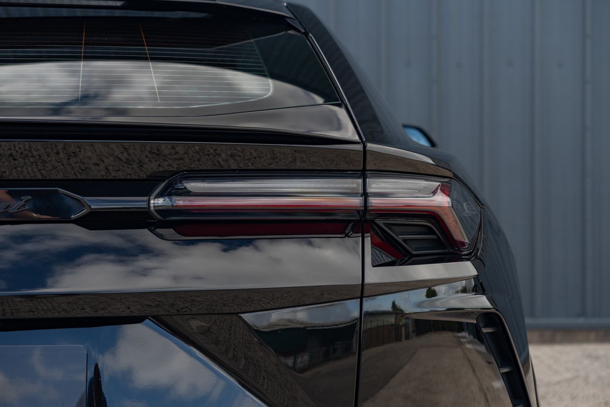 2022 Lamborghini Urus V8 Auto