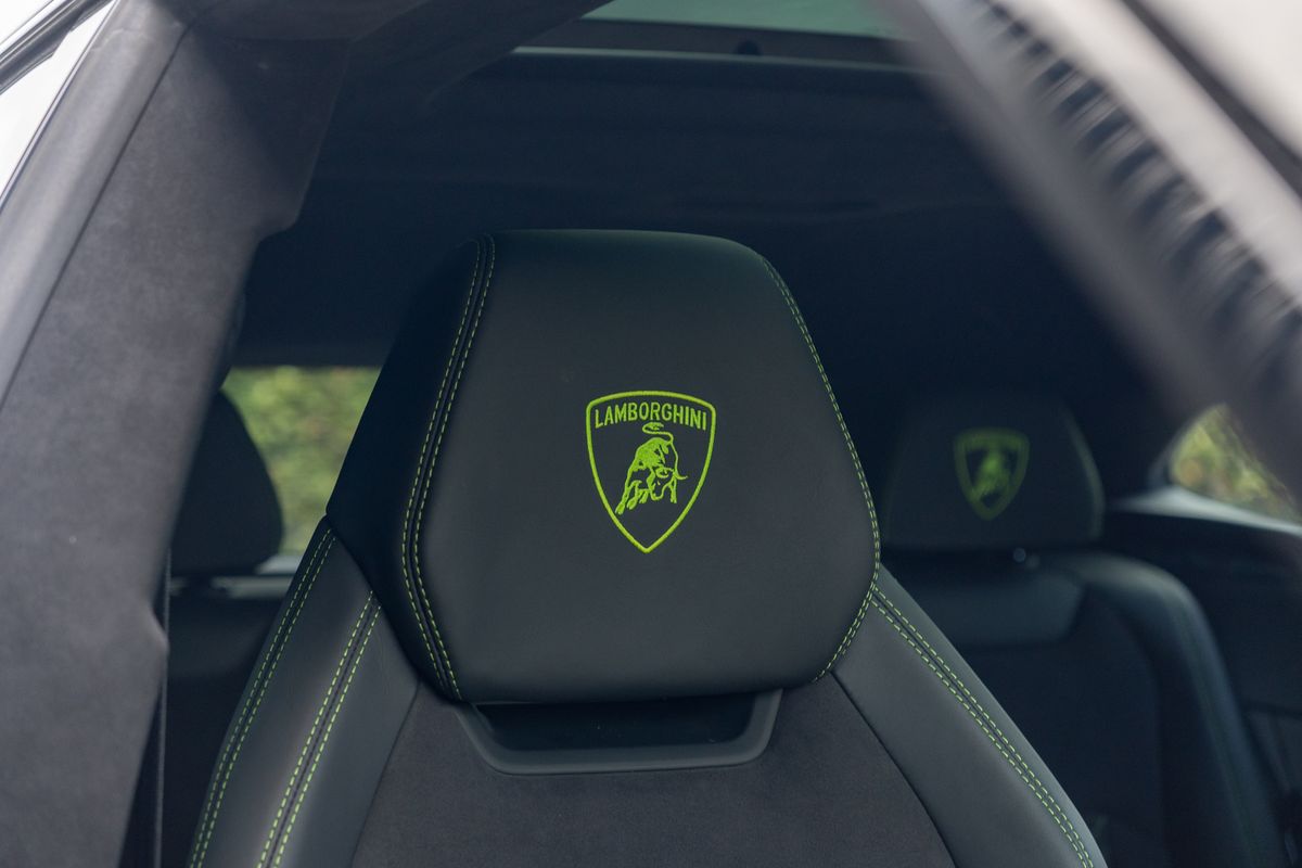 2022 Lamborghini Urus V8 Auto