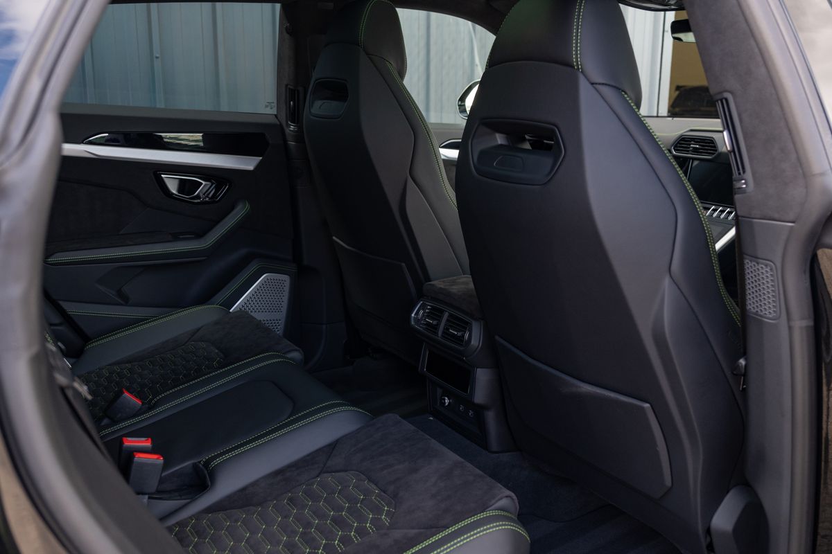 2022 Lamborghini Urus V8 Auto