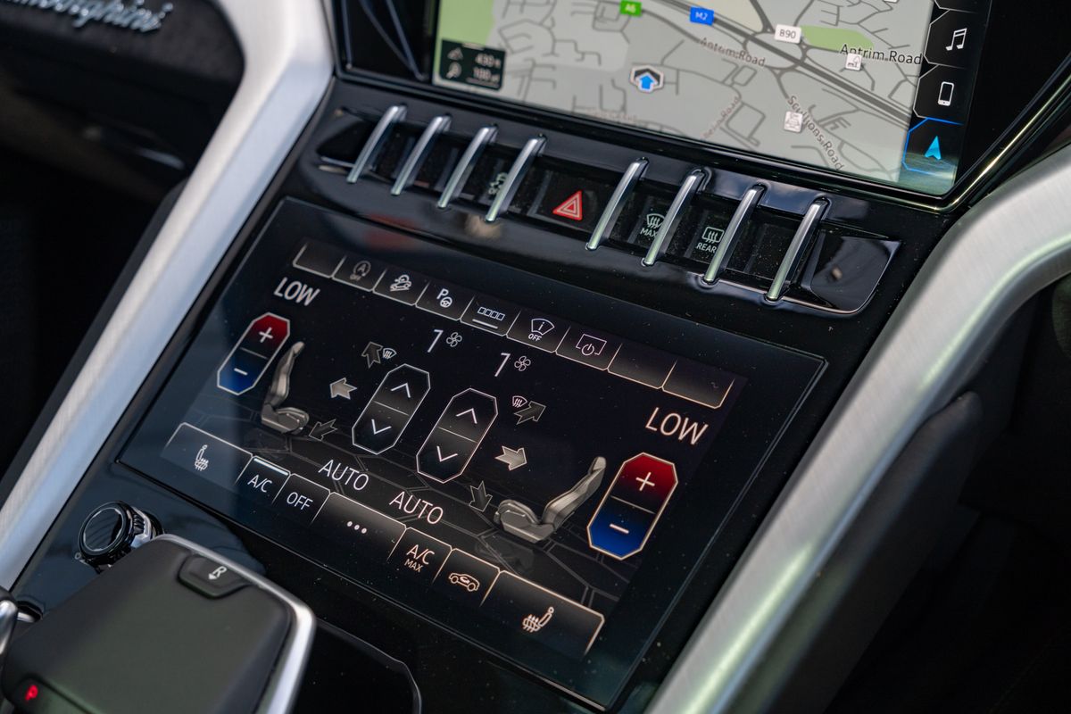 2022 Lamborghini Urus V8 Auto
