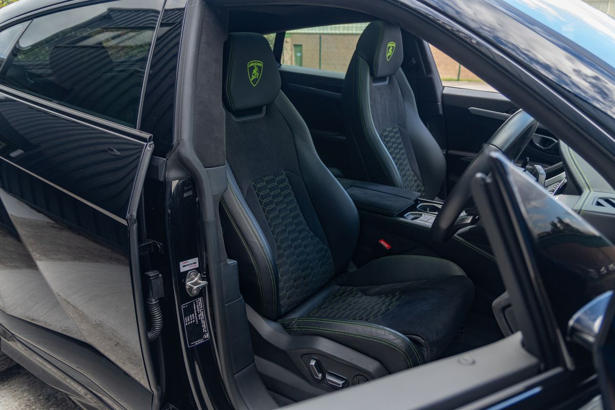 2022 Lamborghini Urus V8 Auto