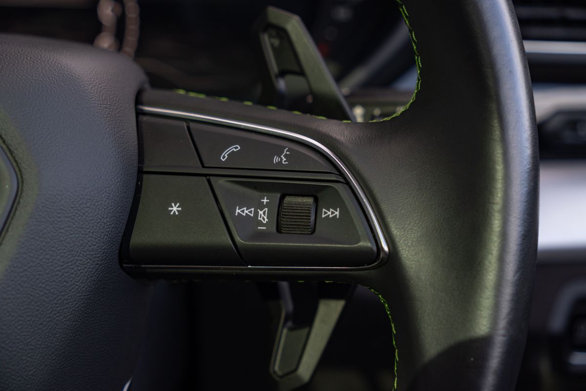 2022 Lamborghini Urus V8 Auto