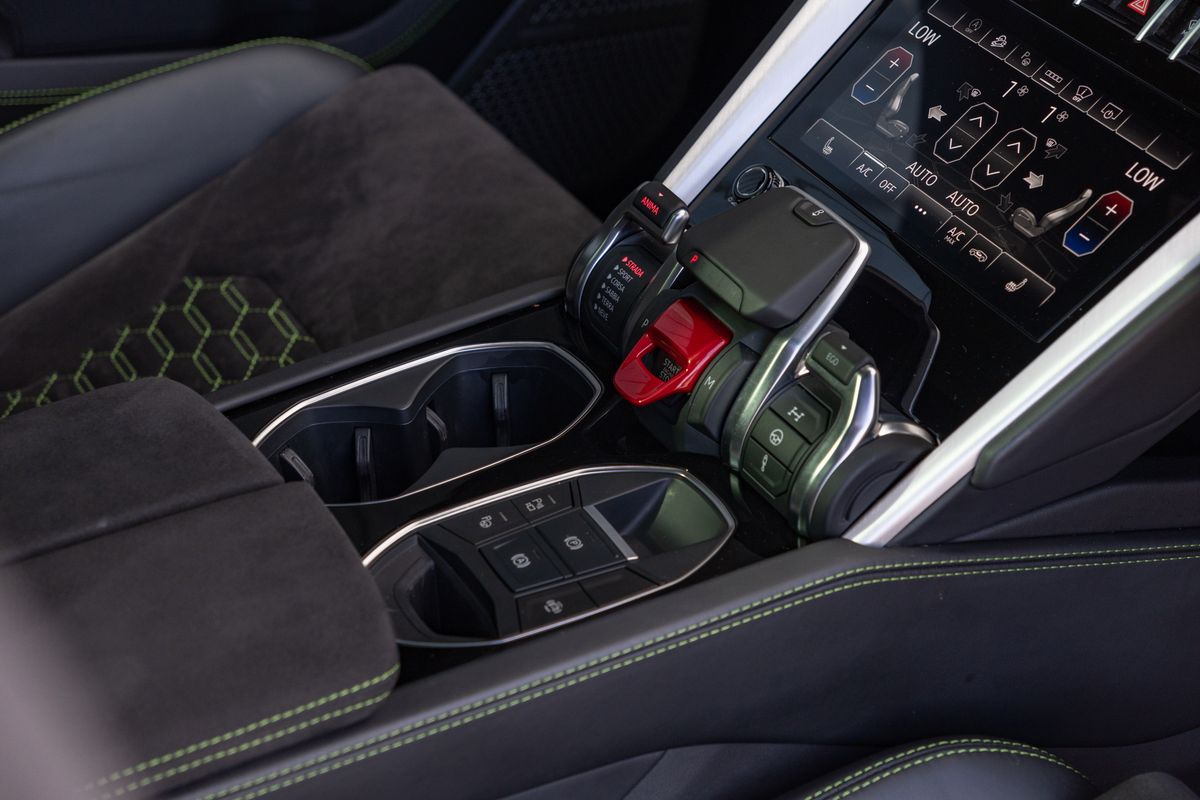 2022 Lamborghini Urus V8 Auto