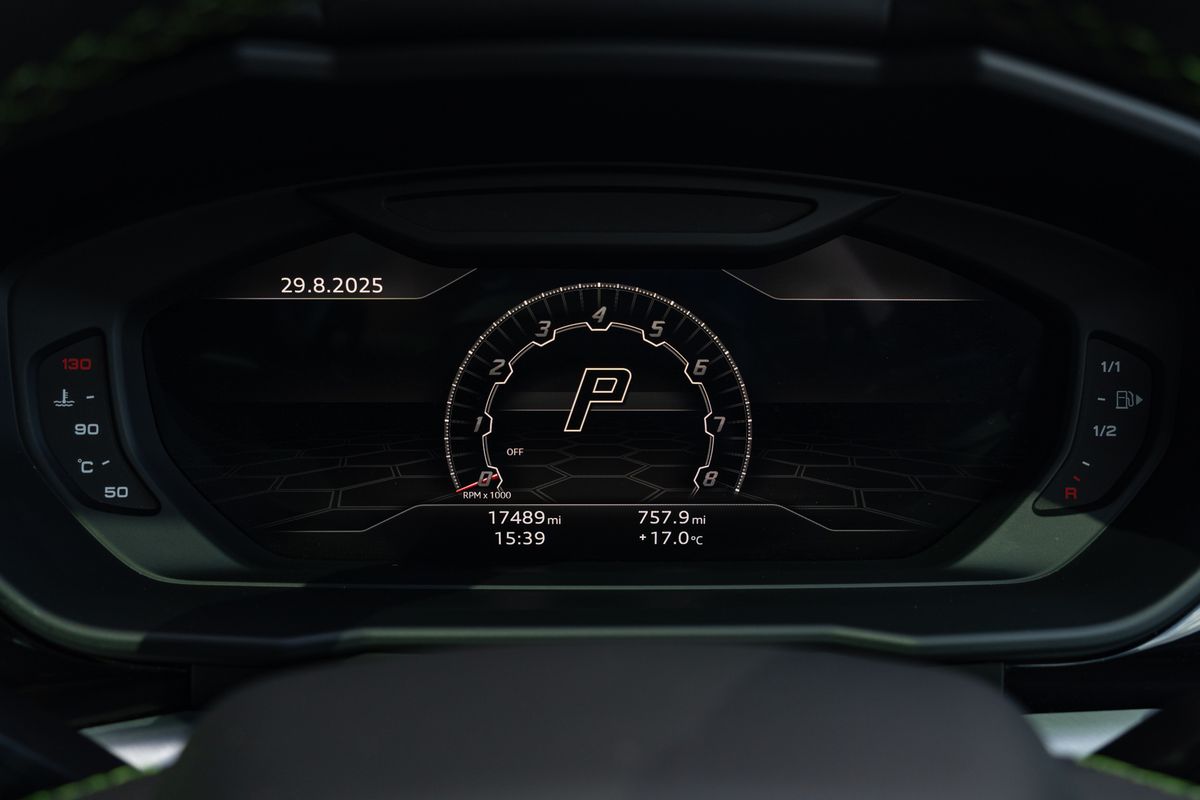 2022 Lamborghini Urus V8 Auto