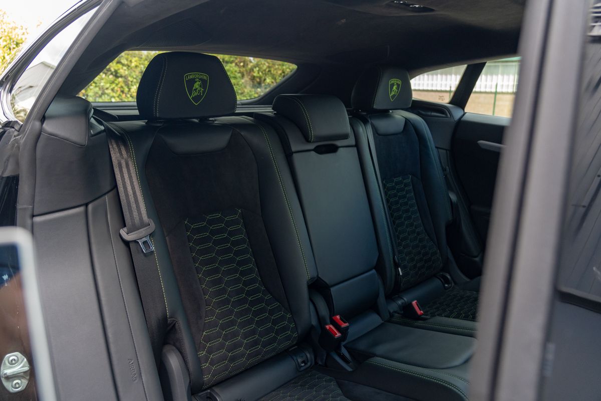 2022 Lamborghini Urus V8 Auto