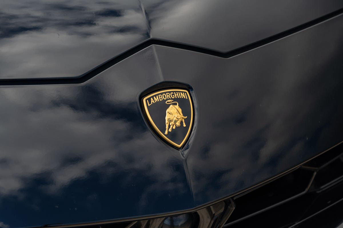 2022 Lamborghini Urus V8 Auto