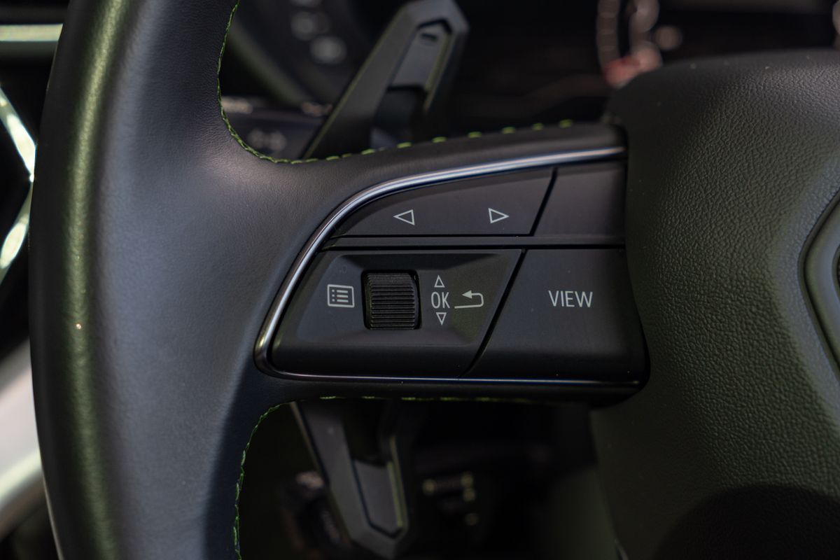 2022 Lamborghini Urus V8 Auto