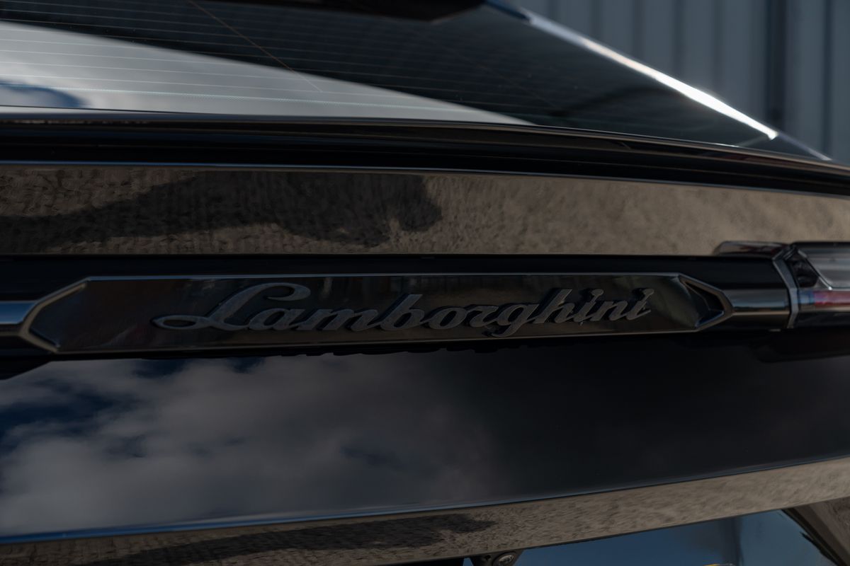 2022 Lamborghini Urus V8 Auto