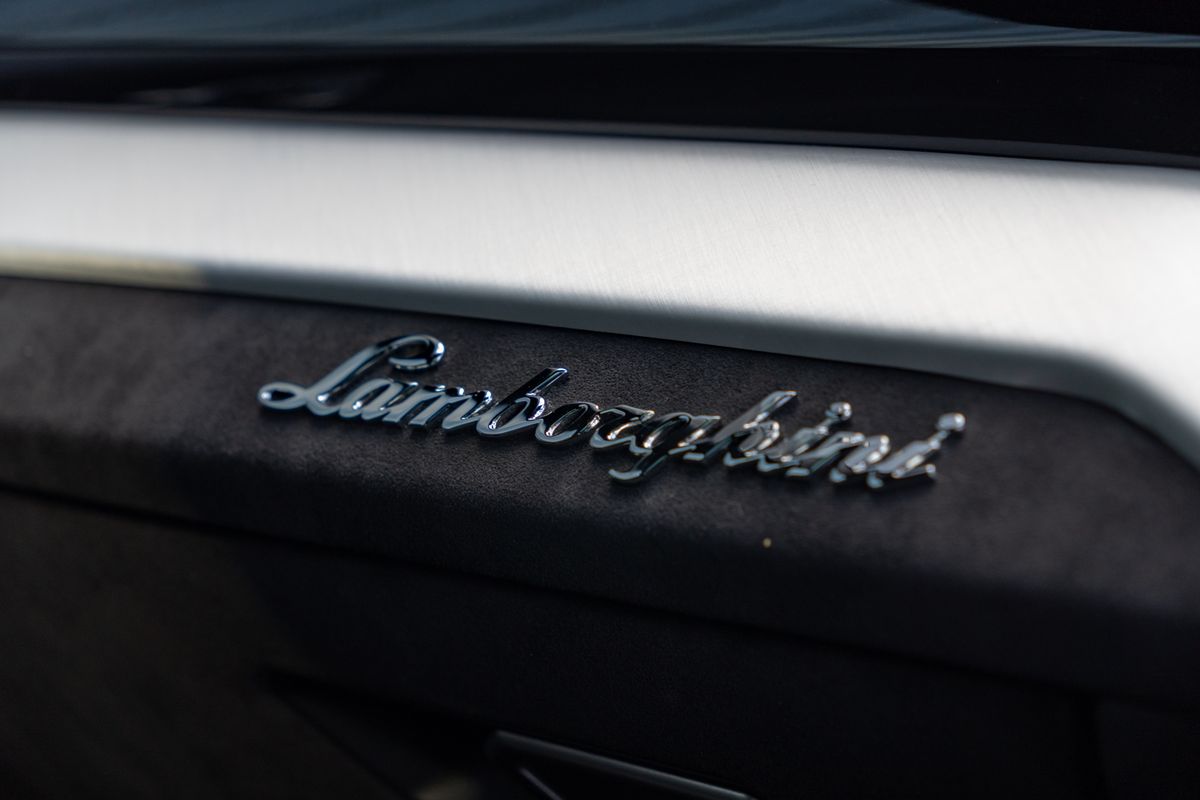 2022 Lamborghini Urus V8 Auto