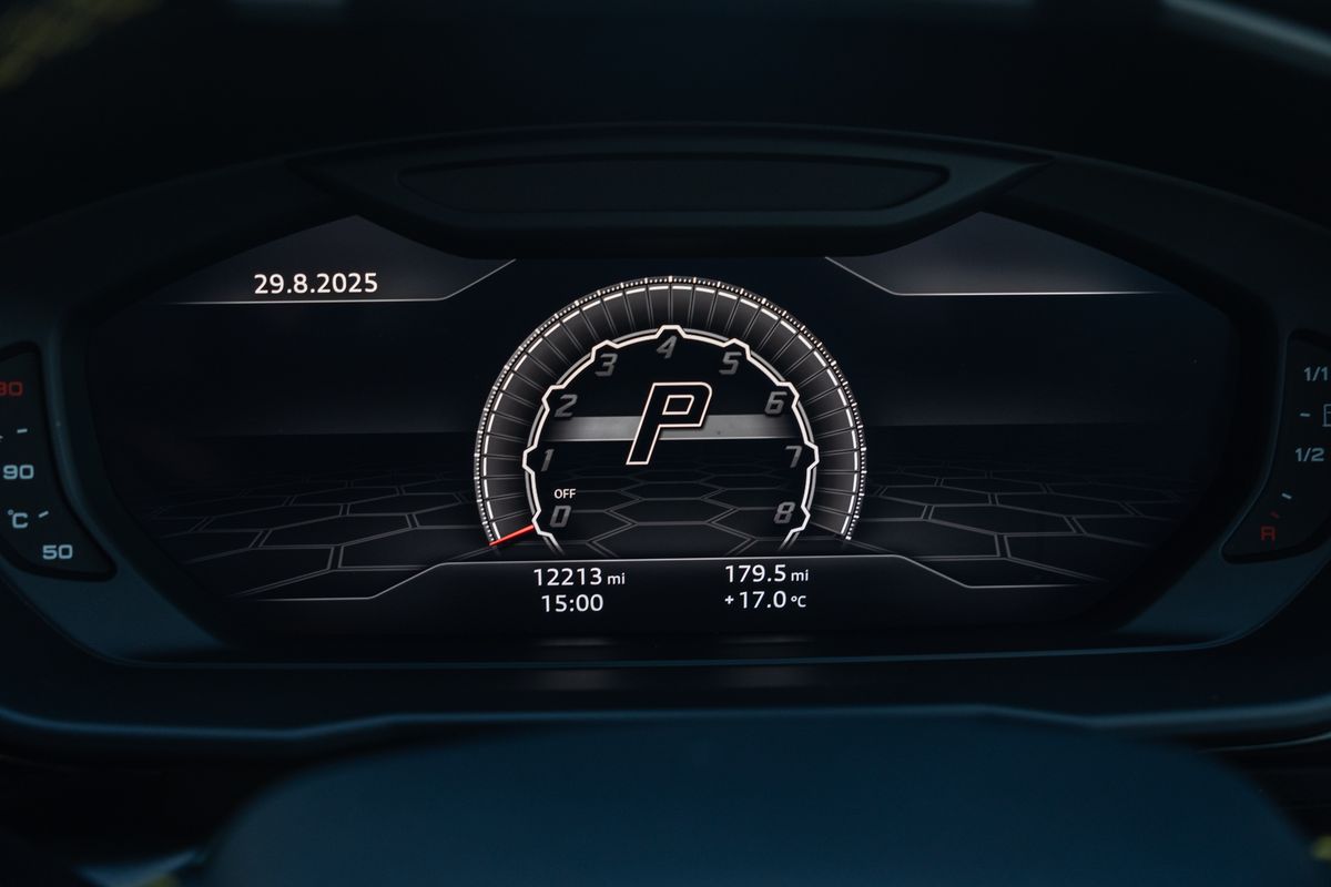 2021 Lamborghini Urus V8 Auto