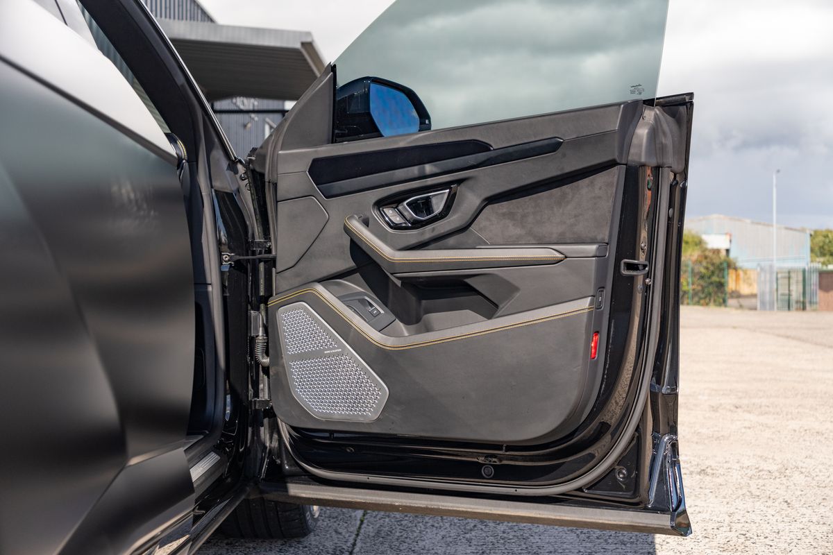 2021 Lamborghini Urus V8 Auto