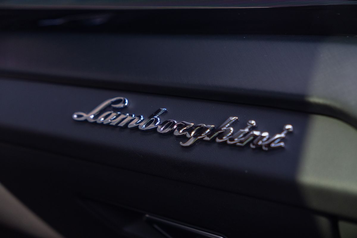2021 Lamborghini Urus V8 Auto