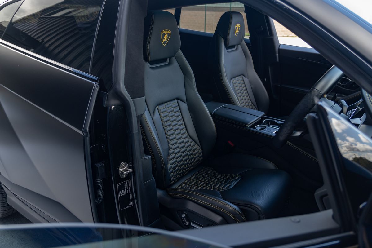 2021 Lamborghini Urus V8 Auto