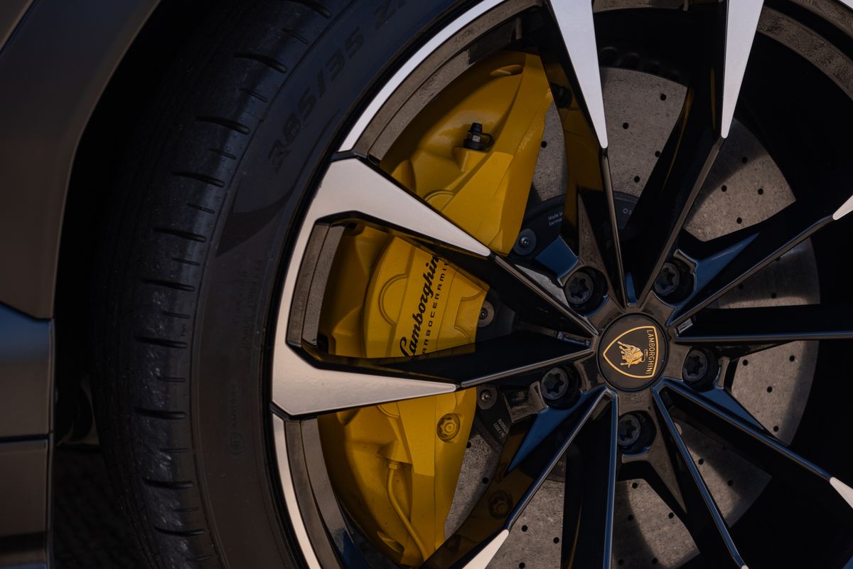 2021 Lamborghini Urus V8 Auto