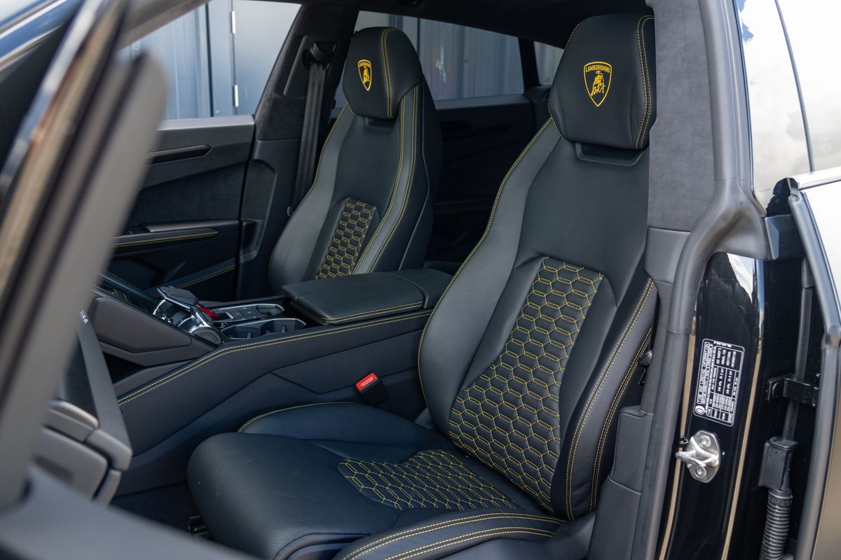 2021 Lamborghini Urus V8 Auto