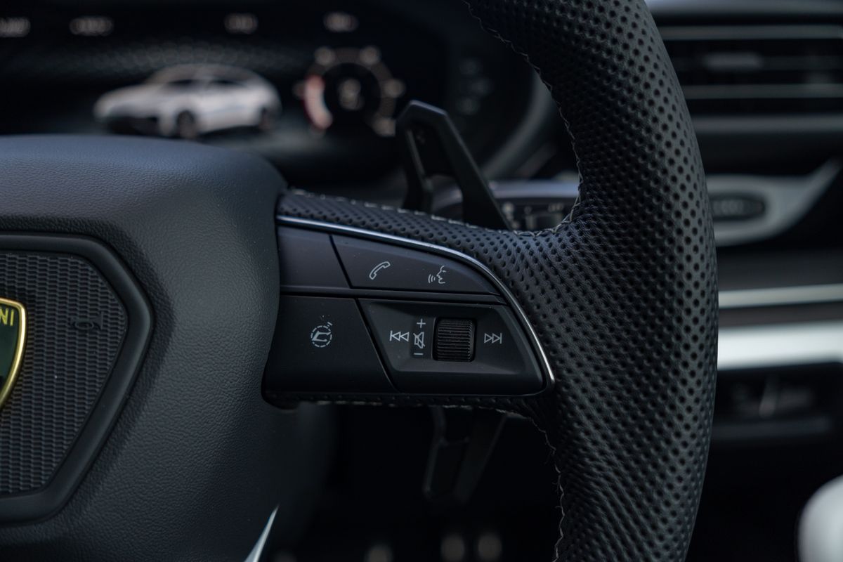 2025 Lamborghini Urus SE